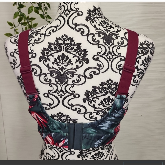 SOLD-Lolë Bra - Picture 4 of 9